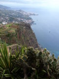 Blick von Cabo Girao in Richtung Funchal.Der Standpunkt liegt 580 Meter ueber dem Atlantik.